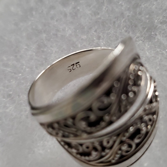 Ring - Picture 3 of 3